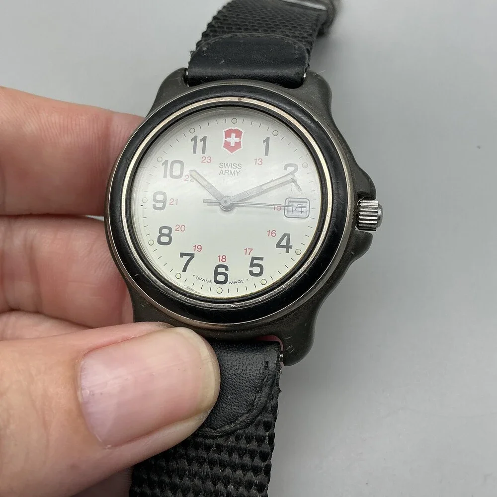 Victorinox Swiss Army Field Men Watch 36mm Swiss Made Leather Enamel New Battery
